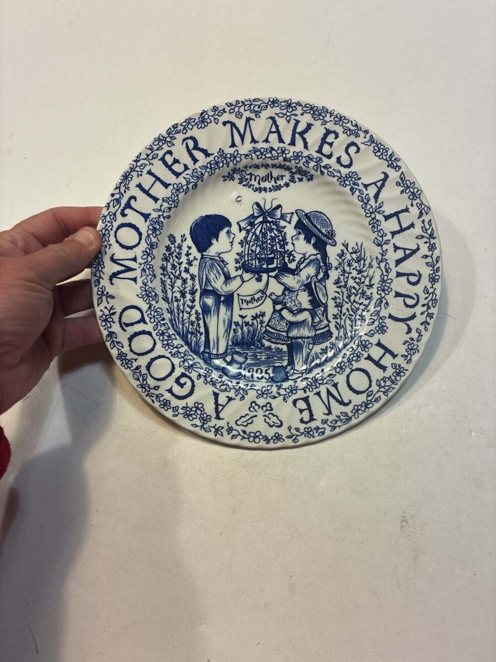 Royal Crownford 1985 A Good Mother Makes A Happy Home Collector Plate
